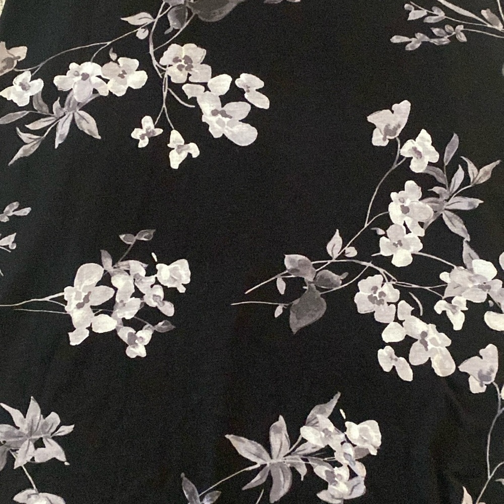 Magic fit high neck floral print tank top. Key hole in back.  Black and greys.